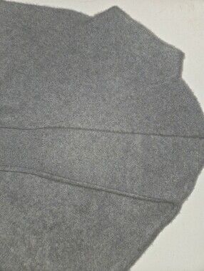 Vince 100% cashmere gray mockneck sweater size medium